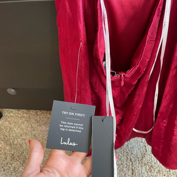 Lulu’s BRAND NEW Red patterned silk dress SIZE:M - Picture 3 of 5